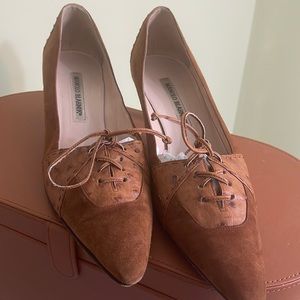 manolo blahnik, ostrich + tan suede, kitten heel size 39 (8.5)